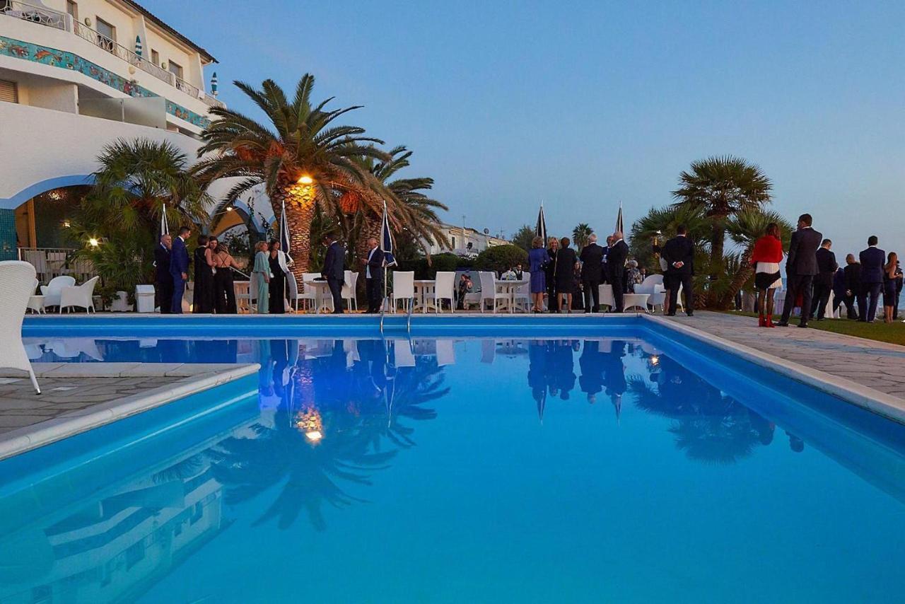 Poseidon Hotel 4*